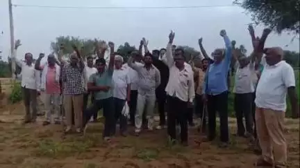 नवलगढ़: गोठड़ा में सीमेंट फैक्ट्री के लिए प्रस्तावित रेल लाइन के विरोध में किसानों ने किया विरोध-प्रदर्शन #jansamasya