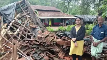 ಶಿರಸಿ: ಬನವಾಸಿಯ ಗುಡ್ನಾಪುರದಲ್ಲಿ ಬಾರಿ ಮಳೆಗೆ ಕುಸಿದು ಬಿದ್ದ ದನದ ಕೊಟ್ಟಿಗೆ