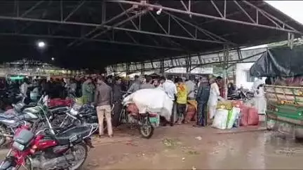 मुलताई: मुलताई की मंडी और साप्ताहिक बाजार में अव्यवस्था, किसान, दुकानदार और ग्राहक परेशान