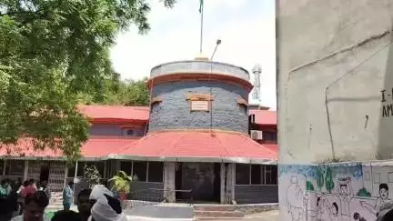 अमरावती: मनपा उपायुक्तांच्या अॅन्टी चेंबरचे छत कोसळले; ९६ वर्ष जुन्या इमारतीचा भाग जीर्णावस्थेत