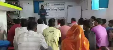 सूरजपुर जिले के चांदनी बिहारपुर क्षेत्र में 16 ग्राम पंचायत में 100 किसानों को निशुल्क धान बीज का वितरण किया गया