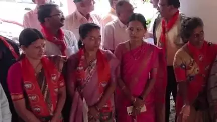 गडहिंग्लज: गडहिंग्लज शहरातील विविध प्रश्नाबाबत भाजपच्या वतीने नगरपालिकेसमोर निदर्शने.