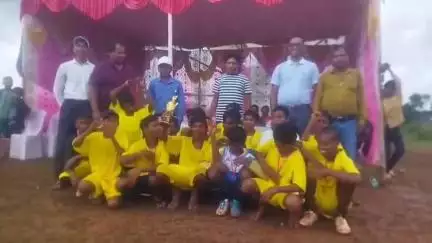 नोआमुंडी: नोवामुंडी में सुब्रतो कप फुटबॉल और लिटिल चैंप फुटबॉल टूर्नामेंट का आयोजन किया गया