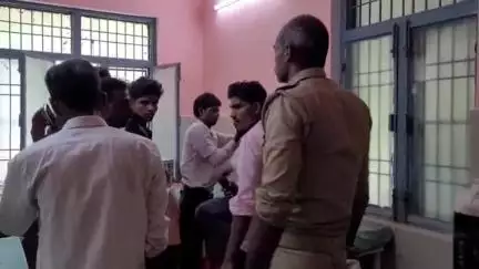 बदलापुर: सरोखनपुर में अज्ञात मनबढ़ों ने बाइक सवार युवक को पीटा, पुलिस जांच में जुटी