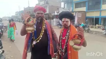 देवरी: वाराणसी से कामाख्या धाम के लिए पैदल यात्रा पर निकले श्रद्धालु