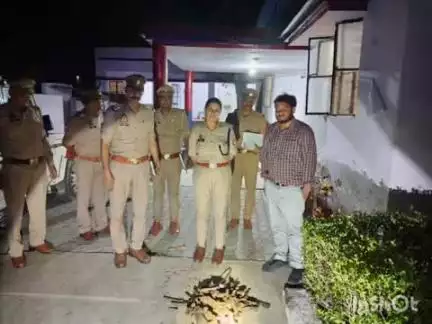 फिरोज़ाबाद: बसईमोहम्मदपुर थाना पुलिस ने 53 मुकदमे के माल का नियमानुसार निस्तारण किया, तमंचे व जुए से जुड़े माल को किया गया नष्ट