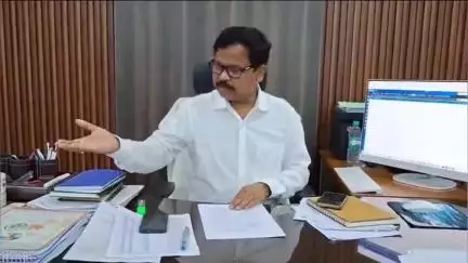 सिमरिया: स्कूल से अनुपस्थित मिलने पर दो शिक्षकों पर गिरी गाज, सीईओ जिला पंचायत ने जारी किया नोटिस