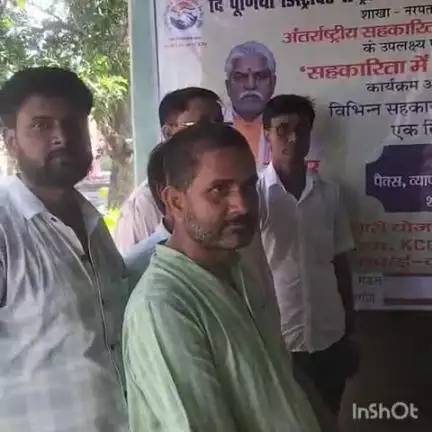 नरपतगंज: नरपतगंज व्यापार मंडल परिसर में सहकारिता विभाग द्वारा एक दिवसीय कार्यशाला का आयोजन किया गया