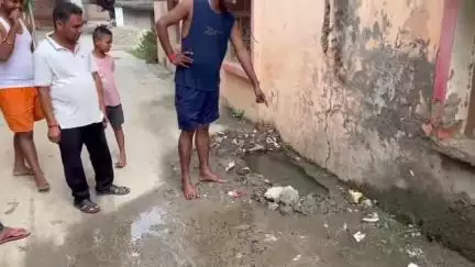 फुलवरिया: फुलवरिया प्रखंड में दो माह से फटा है नल जल का पाइप,सड़कों पर बह रहा सारा पानी,समस्या का नहीं हो रहा समाधान #jansamasya