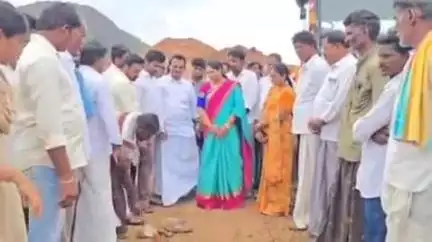 దర్శి: మొగిలిగుండాల రిజర్వాయర్ పనుల పురోగతిని పరిశీలించిన దర్శి తెదేపా ఇన్చార్జి గొట్టిపాటి లక్ష్మి