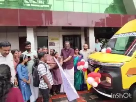 അമ്പലപ്പുഴ: പുന്നപ്ര വടക്ക് പഞ്ചായത്തിലെ താലോലം ബഡ്സ് സ്കൂളിന് അനുവദിച്ച വാഹനം എച്ച് സലാം എം.എൽ.എ ഫ്ലാഗ് ഓഫ് ചെയ്തു