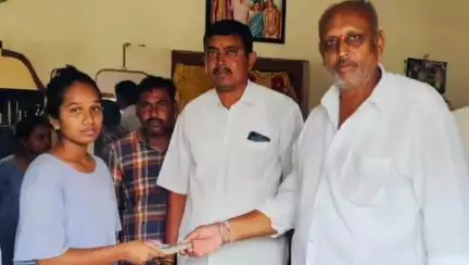 మిడుతూరుఅనారోగ్యంతో మృతి చెందినపాత్రికేయుడు కుటుంబానికి : అండగా వైసిపిరాష్ట్ర యువజన విభాగం వర్కింగ్ ప్రెసిడెంట్ సిద్ధార్