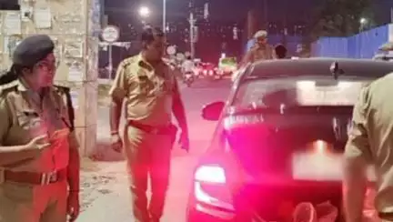 ACP-1 central नोएडा द्वारा स्थानीय पुलिस बल के साथ थाना बिसरख क्षेत्र में पैदल गश्त,की गई संदिग्ध व्यक्तियों/वाहनों की चेकिंग