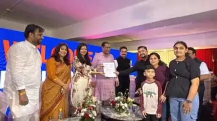 आरजी लग्जरी के फ्लैट खरीदारों को मिला मालिकाना हक, दादरी विधायक तेजपाल नागर ने खरीदारों को सौंपे दस्तावेज !!