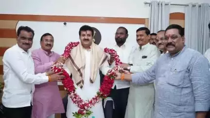 यवतमाळ: पालकमंत्री संजय राठोड यांच्या विश्राम भवन येथे नवनियुक्त पदाधिकाऱ्यांनी केला सत्कार