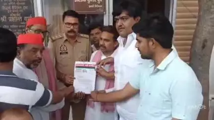 छिबरामऊ: गुरसहायगंज कोतवाली पहुंचे SP कार्यकर्ताओं ने सोशल मीडिया पर सपा सुप्रीमो अखिलेश यादव पर की अश्लील टिप्पणी