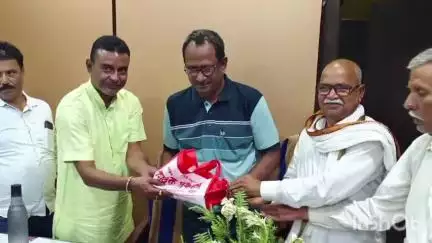 মেজিয়া: মেজিয়া ব্লকের নতুন বিডিও হলেন অঞ্জন দাস, মেজিয়ায় ব্লকের নতুন বিডিও কে সংবর্ধনা প্রদান করল মেজিয়া ব্লক তৃণমূল কংগ্রেস
