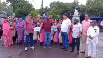 चंदनकियारी: भोजूडीह पूर्वी पंचायत भवन में नशा मुक्ति संकल्प के तहत कैंडल मार्च निकाला गया