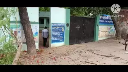 ஆம்பூர்: சோமலாபுரம் கிராம நிர்வாக அலுவலகம் எதிரே பூ மரம் வேரோடு சாய்ந்து மின்கம்பி அருந்து மின்சாரம் துண்டிப்பு, பொதுமக்கள் அவதி