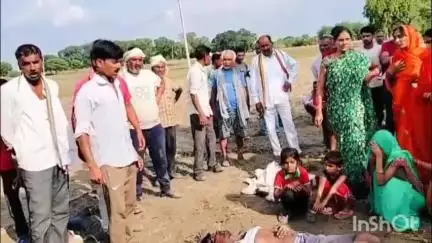 नागौद: खड़ौरी गांव में मिला एक व्यक्ति का शव, परिजनों ने हत्या बताकर शव सड़क पर रख किया प्रदर्शन