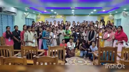 বংশীহারী: ছাত্রীদের সাবলম্বী করতে বুনিয়াদপুর মহাবিদ্যালয় ‘বেসিক টু অ্যাডভান্স মেকআপ’ কোর্সের সমাপ্তি