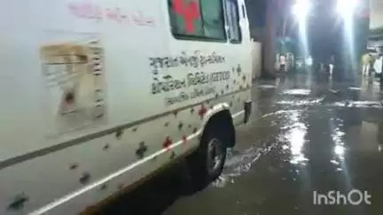 લીમખેડા: ઇન્દોર  હાઈવે પર રાહદારીને બાઇક ચાલકે ટક્કર  મારતા રાહદારી  ઇજાગ્રસ્ત  સારવાર માટે હોસ્પિટલ ખસેડાય