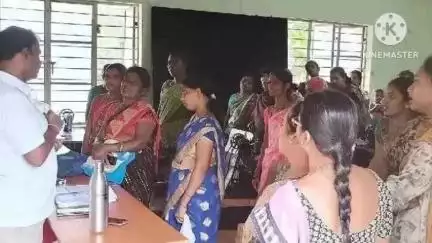 వెలుగు కార్యాలయంలో టైలరింగ్ శిక్షణను ఆకస్మికంగా తనిఖీ చేసిన ఎంపీడీవో పోలప్ప