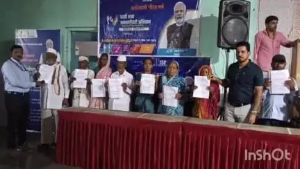 इगतपुरी: वाडिवऱ्हेत तहसीलदार कार्यालयातर्फे धरती अभियान व समाधान महाशिबिराचे आयोजन
विविध योजनांचे लाभार्थ्यांना प्रमाणपत्र वाटप