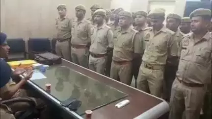 मथुरा: मुड़िया पूर्णिमा पर पुलिस के 35 जवान मंदिर के अंदर भीड़ को नियंत्रित करने में निभाएंगे अहम भूमिका