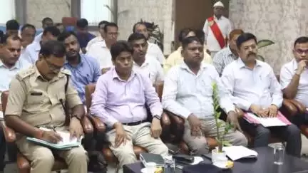 चास: बोकारो डीसी कार्यालय में सड़क सुरक्षा को लेकर बैठक, डीसी ने अधिकारियों को दिए कड़े निर्देश