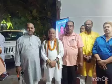 महुआ: डॉक्टर श्याम सुंदर सिंह की माता स्वर्गीय सियावती देवी की श्रद्धांजलि सभा में शामिल हुए गणमान्य लोग