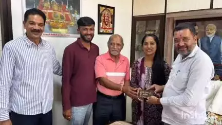 બોરસદ: બોરસદ તાલુકાના 6 ગામના નવનિયુક્ત સરપંચોએ જિલ્લા સાંસદની મુલાકાત લીધી