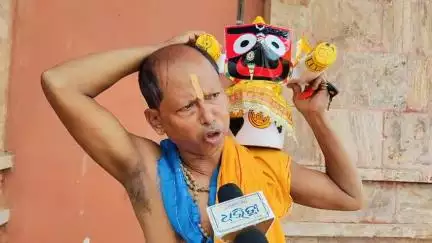 ପୁରୀ ମ୍ୟୁନିସିପାଲଟି: କାନ୍ଧରେ ମହାପ୍ରଭୁ ଙ୍କ ଧରି ଶ୍ରୀମନ୍ଦିର ଆସିଲେ ଭକ୍ତ l ପ୍ରତିବର୍ଷ ଭଳି ଏବର୍ଷ ମହାପ୍ରଭୁ ଙ୍କୁ ସାଙ୍ଗରେ ନେଇ ଆସିଛନ୍ତି ଭକ୍ତ l