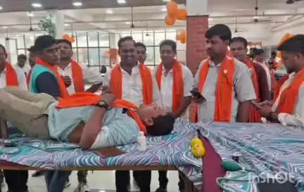 କଟକ ପୌରାଞ୍ଚଳ: କେନ୍ଦ୍ରମନ୍ତ୍ରୀ ଧର୍ମେନ୍ଦ୍ର ପ୍ରଧାନଙ୍କ ଜନ୍ମଦିନ ଉପଲକ୍ଷେ ଗୁରୁବାର  ସିଏମସି ୨୬ନଂ ୱାର୍ଡ ସାଗର ମଣ୍ଡପରେ ରକ୍ତଦାନ ଶିବିର ଅନୁଷ୍ଠିତ।