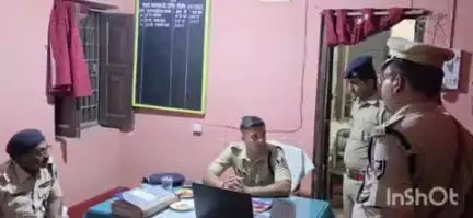 बैकुंठपुर: गोपालगंज एसपी अवधेश दीक्षित ने किया बैकुंठपुर थाने का निरीक्षण, थानाध्यक्ष भी रहे मौजूद