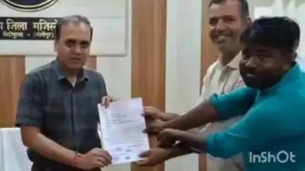 मिहींपुरवा: मिहींपुरवा के एसडीएम को 6 गांव के लोगों ने सौंपा ग्राम स्तरीय संकल्प पत्र, की जांच की मांग