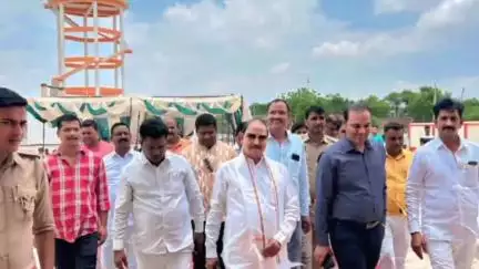 मछलीशहर: निजामुद्दीनपुर में पूर्व सांसद बीपी सरोज ने किया बहुउद्देशीय पंचायत भवन का उद्घाटन