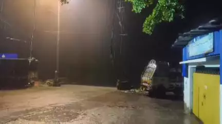 বারুইপুর: হঠাৎ ই বারুইপুরের বিভিন্ন এলাকা জুড়ে শুরু হলো প্রবল বৃষ্টিপাত