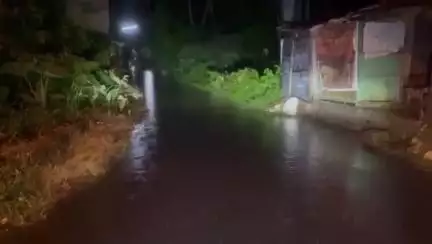 বারুইপুর: বারুইপুর ৪নং ওয়ার্ড পঞ্চানন তলা এলাকায় বৃষ্টিপাতের ফলে জলমগ্ন হয়ে পড়েছে