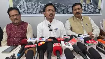 ନବରଙ୍ଗପୁର ପୋଲିସ ଷ୍ଟେସନ: ସର୍କିଟ ହାଉସ ରେ ବିଜେପି କଳା ଦିବସ ପାଳନ କରୁଥିବା ମତ ଦେଲେ ସାଂସଦ ବଳଭଦ୍ର ମାଝୀ