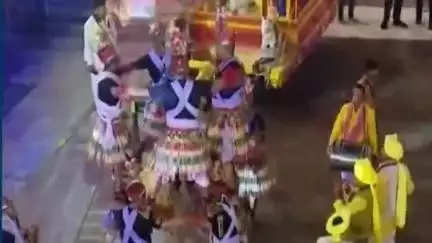 દસ્ક્રોઈ: કલાકારોએ જગન્નાથ મંદિર પરિસરમાં રજૂ કર્યું પારંપરિક આદિવાસી નૃત્ય