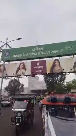 jabalpur railway station me gandgi machi Hui Hai
