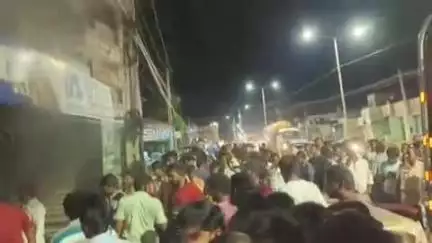 బద్వేల్: బద్వేల్ : పట్టణంలోని ఫర్నిచర్ షోరూంలో అగ్ని ప్రమాదం.... భారీగా ఆస్తి నష్టం