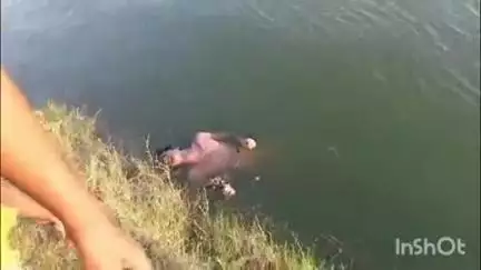 बड़हरा: केवटिया गंगा घाट पर दोस्तों के साथ स्नान करने गए छात्र की डूबने से हुई मौत, मौके पर पहुंची कृष्णगढ़ थाना पुलिस