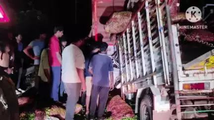 కసింకోట మండలం ఉగ్గినపాలెం వద్ద జాతీయ రహదారిపై రోడ్డు ప్రమాదం, ఇద్దరు అక్కడికక్కడే మృతి
