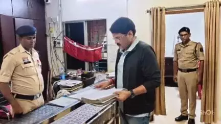 बिलासपुर: वरिष्ठ पुलिस अधीक्षक रजनीश सिंह ने रात 1 बजे औचक निरीक्षण कर गश्त का जायजा लिया, थाने पहुंचकर दिए निर्देश