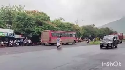 चांदवड: चांदवड चौफुली येथे भर धाव ट्रकने महिलांना चिरडले एक ठार दोन जखमी