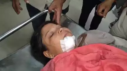 जगदीशपुर: भागलपुर: जोगसर थाना क्षेत्र में दहेज के लिए पति ने पत्नी को चाकू मारकर किया घायल
