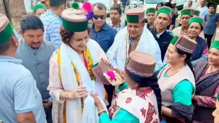 टापरी: सांसद कंगना रनौत किन्नौर पहुंची, लोगों ने किया स्वागत, कंगना ने सुनी समस्याएं