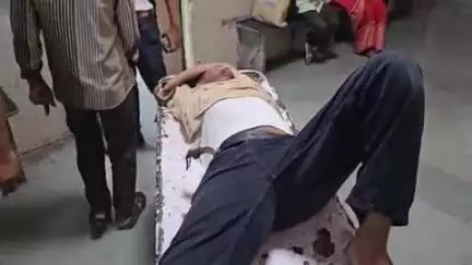 लाडपुरा: 80 फीट रोड पर तेज रफ्तार कार ने मोटरसाइकिल को मारी टक्कर, एक युवक गंभीर घायल, एमबीएस अस्पताल में भर्ती